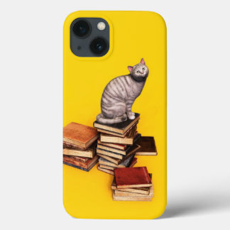イギリスの猫が積まれた本の上に乗っている Case-Mate iPhone カバー