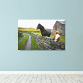 イギリスの田舎の農場に二頭の馬 キャンバスプリント (インサイチュ (ウッドフロア))