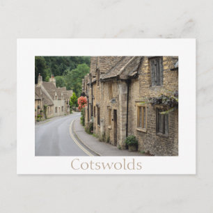 イギリスのCastle Combeにあるハチミツ色のコテージ ポストカード