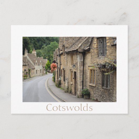 イギリスのCastle Combeにあるハチミツ色のコテージ ポストカード (正面)