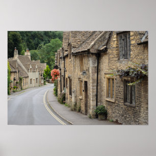 イギリスのCastle Combeのハチミツ色のコテージ ポスター