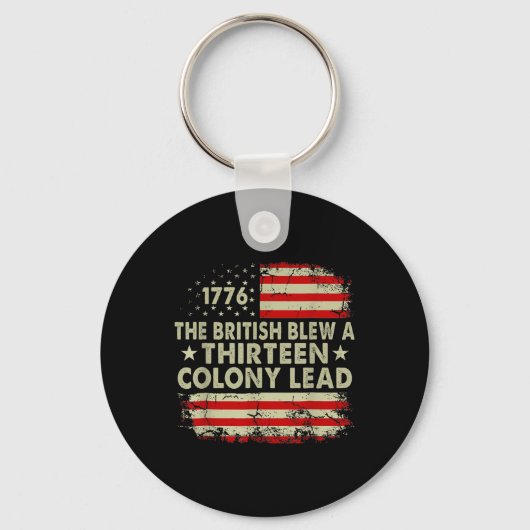 イギリス人は13植民地の差を吹き飛ばした 面白い7月4日 キーホルダー (正面)