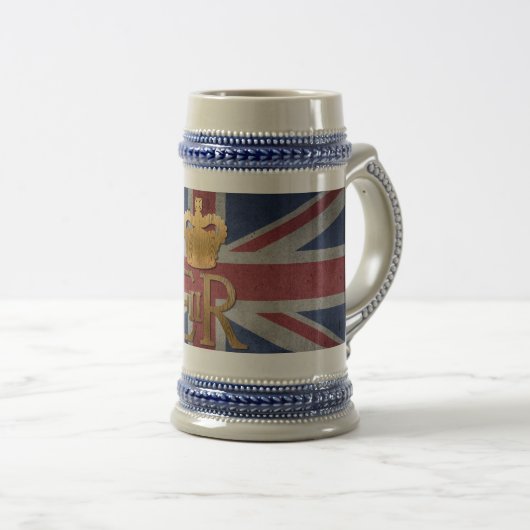 イギリス国旗を持つエリザベス女王II ER MUG ビールジョッキ (正面右)