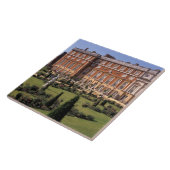 イギリス、サリー、ハンプトンコートパレス。 タイル (側面)