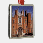 イギリス、サリー、ハンプトンコートパレス。3 メタルオーナメント (右)