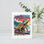 イグアナサーフィンカワイイカラフル漫画イラストレーション ポストカード (スタンド正面)