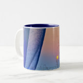 イザヤ書61:10主なる聖書に大いに喜ぶ ツートーンマグカップ (正面左)