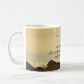 イザヤ64:4聖書の詩の美しい海の短い行 コーヒーマグカップ (左)