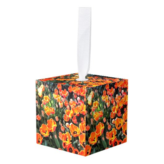 イスタンブールの赤いチューリップ キューブオーナメント (正面アングル)