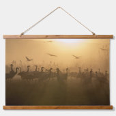 イスラエルのアガモンハフラ湖で鶴の鳥の群れ 吊り下げ型タペストリー (正面)