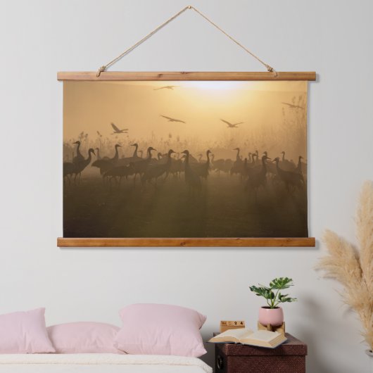 イスラエルのアガモンハフラ湖で鶴の鳥の群れ 吊り下げ型タペストリー (寝室)