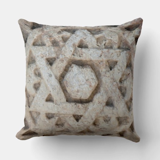 イスラエルの古いダビデの星の彫刻 クッション (正面)