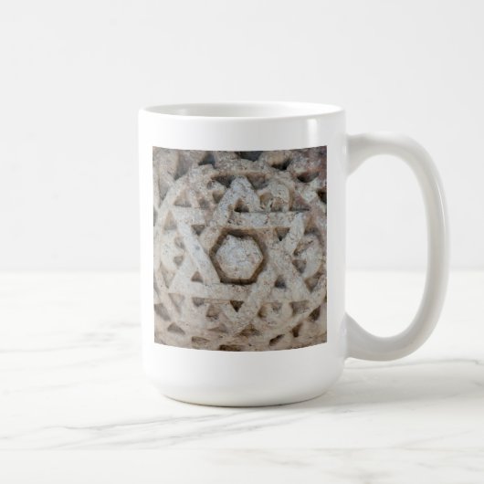 イスラエルの古いダビデの星の彫刻 コーヒーマグカップ (右)