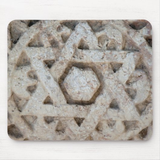 イスラエルの古いダビデの星の彫刻 マウスパッド (正面)