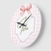イスラベビーパーソナライズされたガール子供部屋ボウ&ギンガム ラージ壁時計 (傾斜)