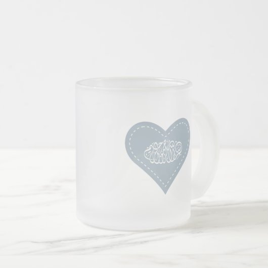 イスラム教の青いハートのステッチのbismillahの書道 フロストグラスマグカップ (正面右)