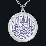イスラム教徒の習字 シルバープレートネックレス<br><div class="desc">イスラム教のデザイン美人。意味:「アラーとモハマド·プブーがアラーの最後の預言者でなければ、神はいない」</div>