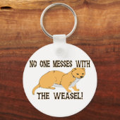 イタチを扱う キーホルダー (正面)