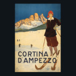イタリアのコルティナ・ダンペッツォのヴィンテージ旅行ポスター ポスター<br><div class="desc">コルティーナ・ダンペッツォ。1920年頃のコルティナ・ダンペッツォでスキー場でポーズされた女性を示すヴィンテージ旅行ポスター。</div>