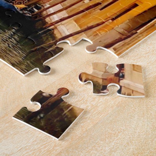 イタリアのゴンドラのあるヴェネツィアの家々の間の運河 ジグソーパズル (側面)