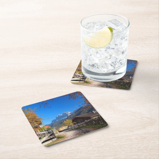 イタリアのドロマイトの村の秋 スクエアペーパーコースター (インサイチュ)