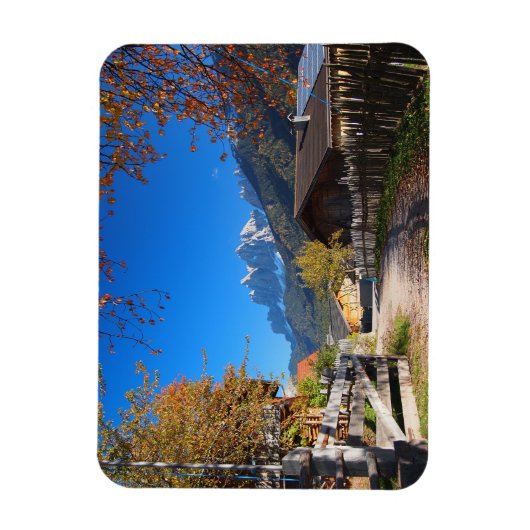 イタリアのドロミテスの村の秋 マグネット (縦)