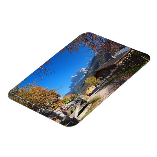 イタリアのドロミテスの村の秋 マグネット (左側)