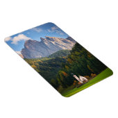 イタリアのドロミテス山脈の前にある教会 マグネット (右側)