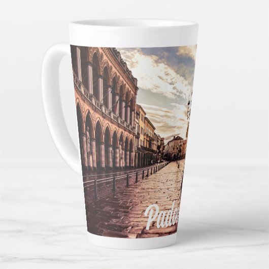 イタリアのパドヴァにある広場の夕日 カフェラテマグ (左アングル)