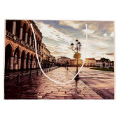 イタリアのパドヴァにある広場の夕日 ラージペーパーバッグ (裏面)