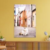 イタリアのブラーノ通りの猫。2006. キャンバスプリント (インサイチュ (リビング))