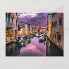 イタリアのベネチアの運河のボートのある夕焼けの絵 ポストカード
