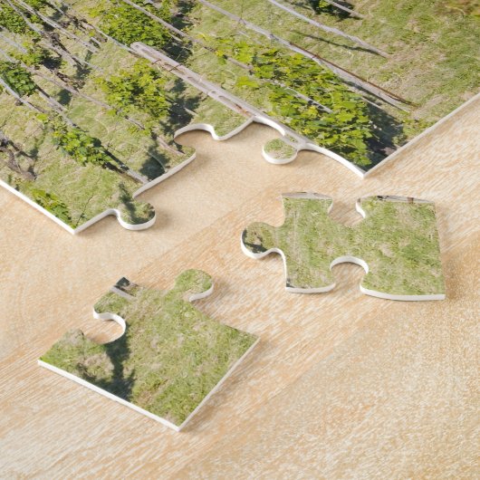 イタリアのボローニャ、Chiesaへのブドウ園を通した眺め ジグソーパズル (側面)