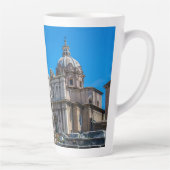 イタリアのローマにあるローマのフォーラム遺跡 カフェラテマグ (右)