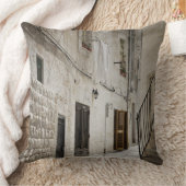 イタリアの細道で乾燥するためにつるす洗濯 クッション (ブランケット)