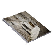 イタリアの細道で乾燥するためにつるす洗濯 ノートブック (右側)