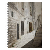 イタリアの細道で乾燥するためにつるす洗濯 ノートブック (正面)