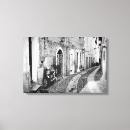 イタリアの通りで白黒のスクーター キャンバスプリント