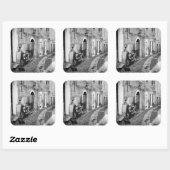 イタリアの通りで白黒のスクーター スクエアシール (シート)