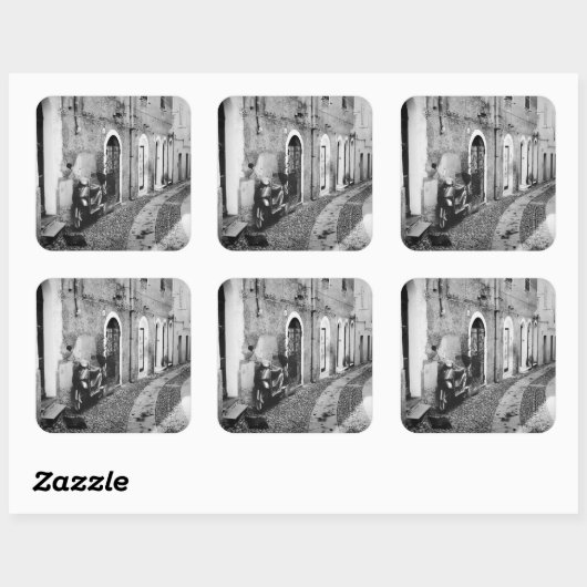 イタリアの通りで白黒のスクーター スクエアシール (シート)