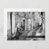 イタリアの通りで白黒のスクーター ポストカード (正面/裏面)