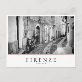 イタリアの通りで白黒のスクーター ポストカード