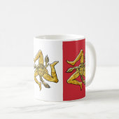 イタリアンな旗のシシリアのTrinacria コーヒーマグカップ (正面右)