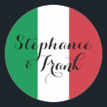 イタリアンフラグの色結婚の ラウンドシール<br><div class="desc">緑のフラカスタマイズグの色を使用してイタリアン、独自の結婚式用シールを作成できる。夫婦の名前は装飾的な書道モダンスタイル。行間を変更してスクリプトの外観を変更。フォントスタイルを変更して、独自の文字カスタムメッセージを作成する。</div>