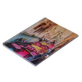 イタリア伝統的のヴェネツィアのゴンドラ付き運河 ノートブック (左側)