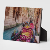 イタリア伝統的のヴェネツィアのゴンドラ付き運河 フォトプラーク (側面)