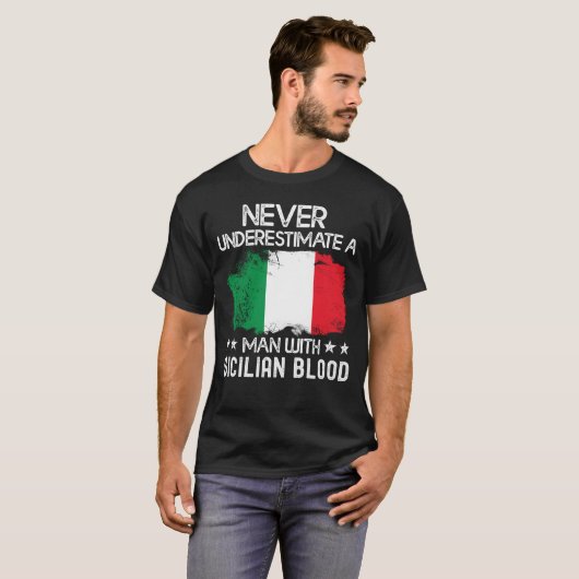 イタリア国旗,シシリア人との男性を決して過小評価しない Tシャツ (正面フル)