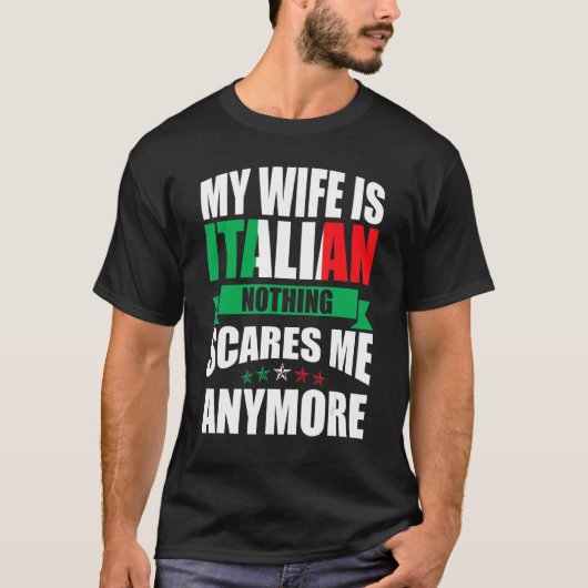 イタリア私の妻は何イタリアンも私を怖がらせない Tシャツ (正面)