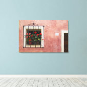 イタリア，アッシアーノ，フレッシュ春付き窓ボックス キャンバスプリント (インサイチュ (ウッドフロア))