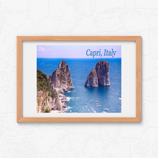 イタリア、カプリ島のファラリョーニ岩 ポスター
